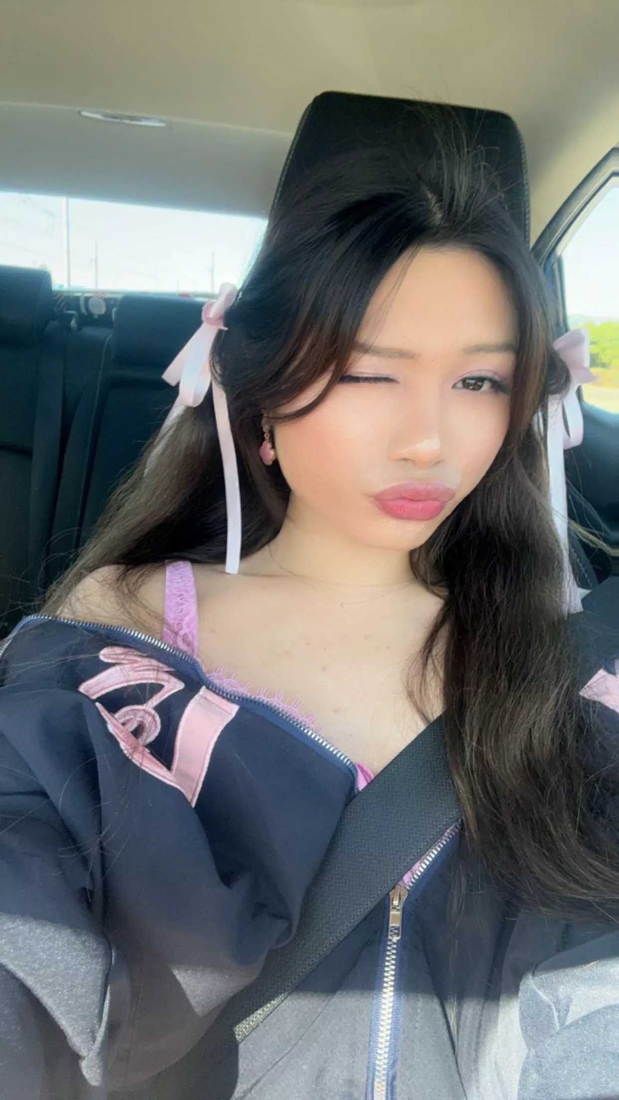 selfies in the car ★~(◠‿◕✿) posted by SailorDae