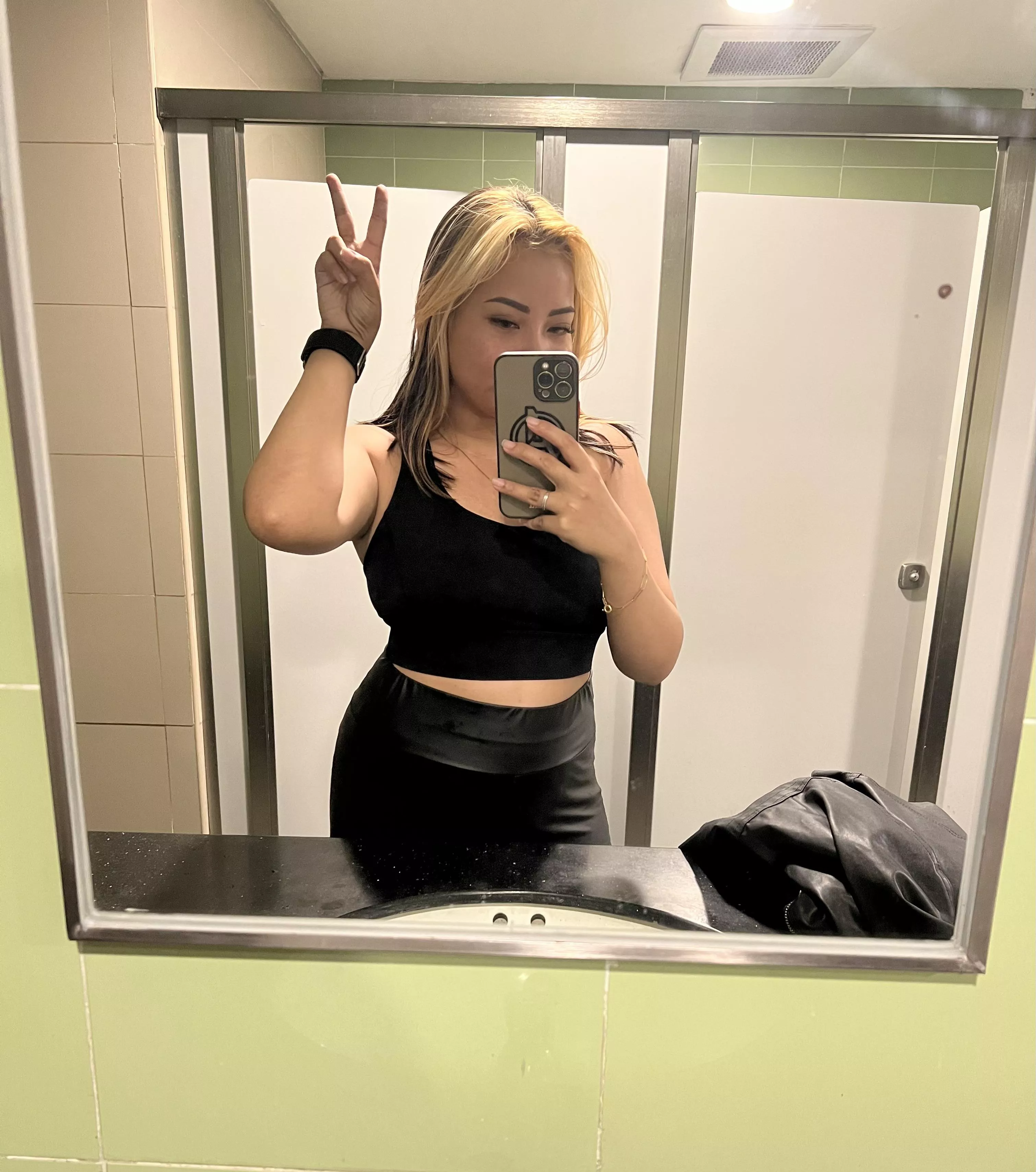 Shy-type 🍑  posted by baby-Anj