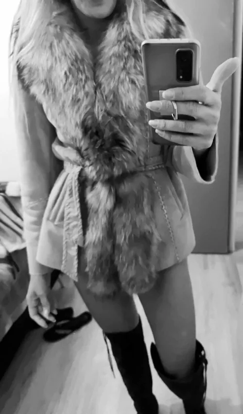 So tiny you can barely see it ^^ by GoldNo9589