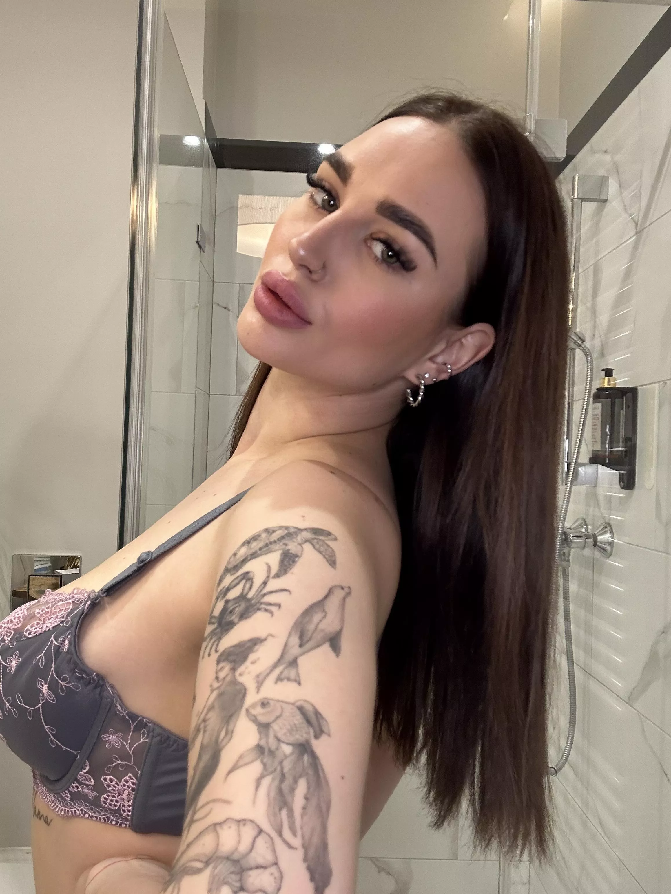 Take me in the shower posted by adsferurelul