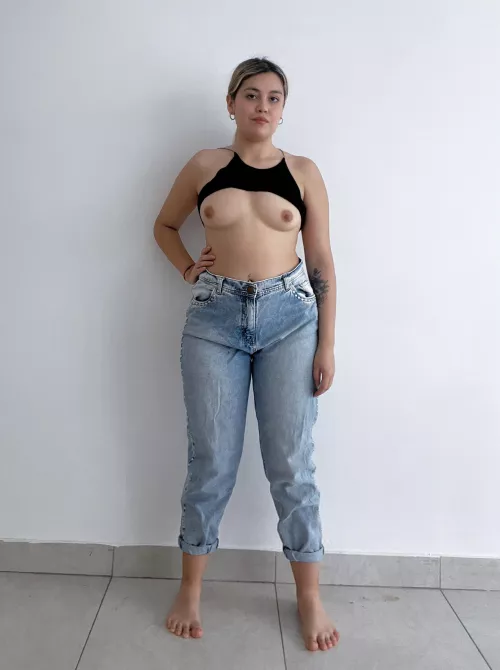 Topless and also showing my feet by vvenuslx