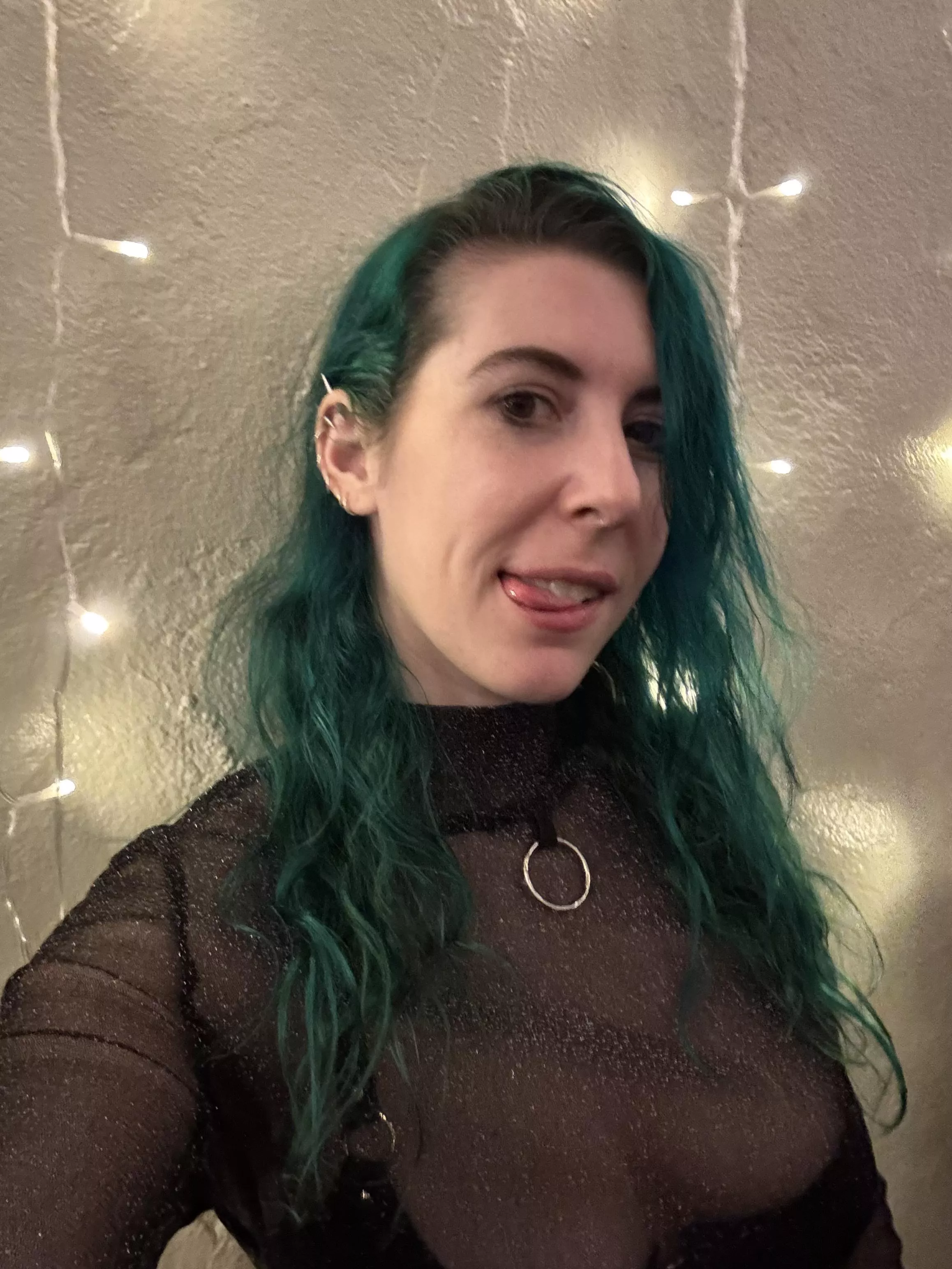 Twinkly light cleavage posted by sirenskiss3