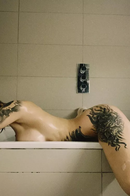 wet erotica by Apprehensive-Spell29