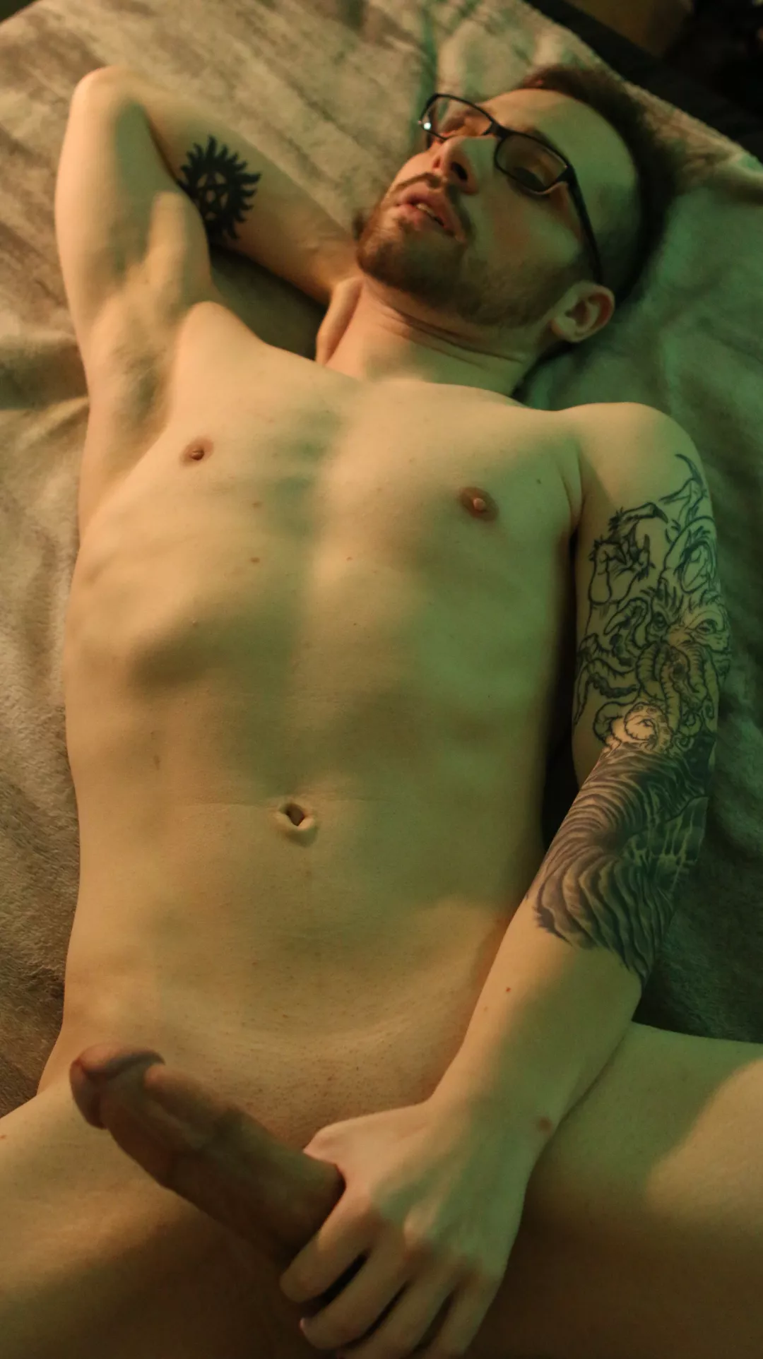 Wish you were here laying with me?😝(24) posted by AllMight_1999