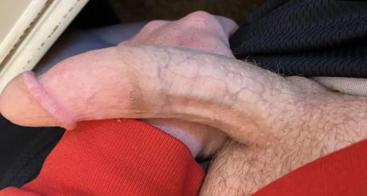 You like it curved? 💦 posted by TobyKeithJr