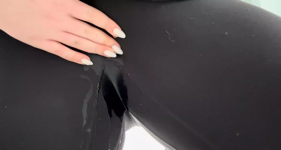 22f anyone else into wetting & wanna be buddies? posted by peepo2126