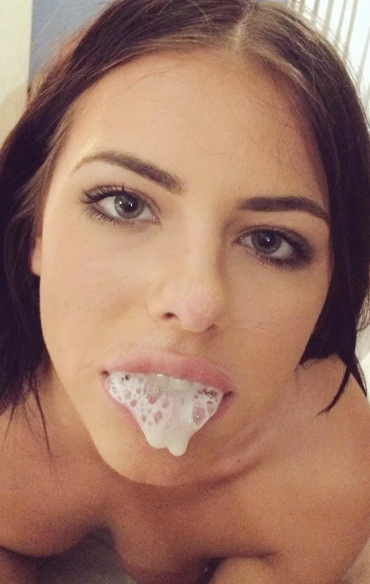 Cum queen posted by mp1983p