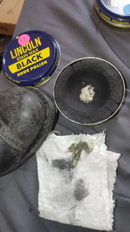 Defective tin of polish? by WarriorOfTheAlatyr