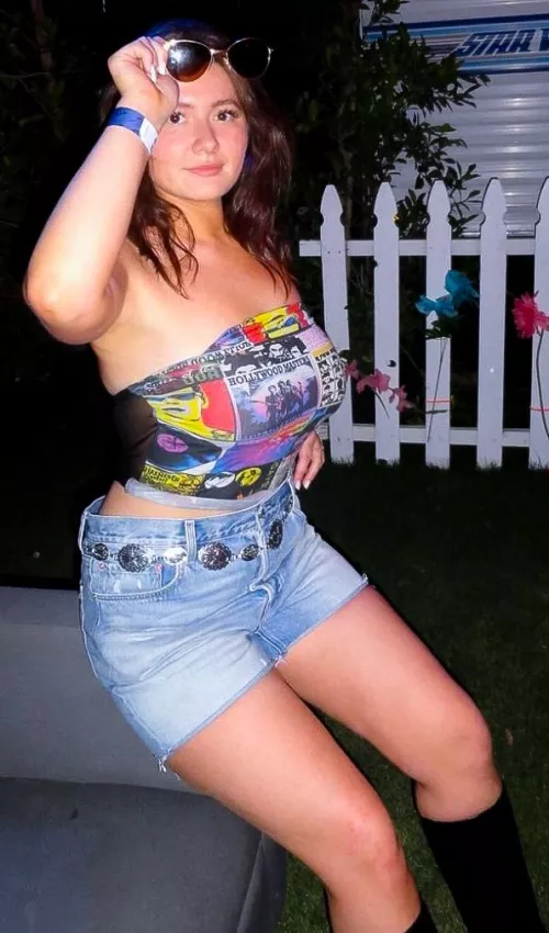 Emma Kenney and her heavy hangers at Coachella by CJADELLIO