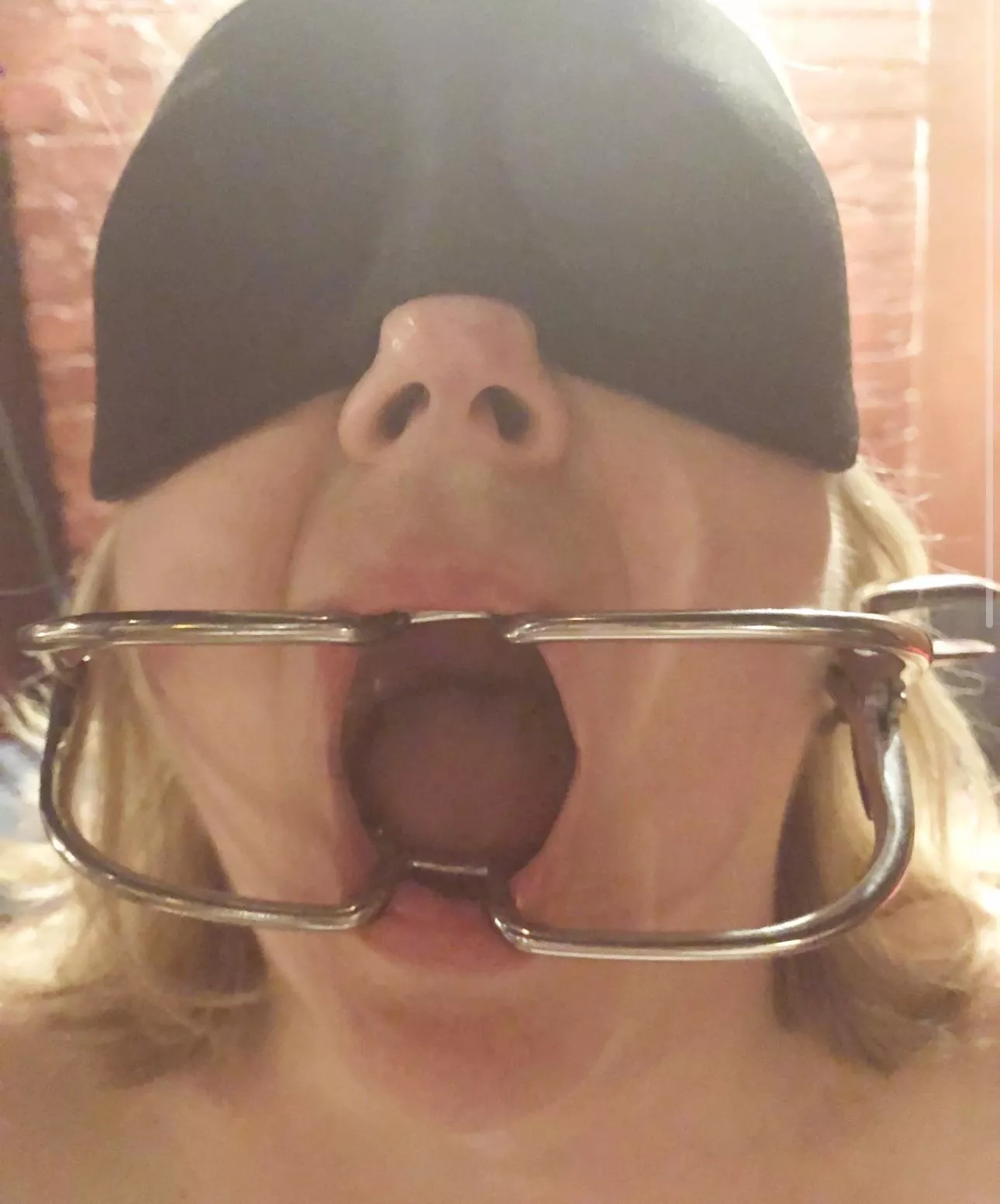 [F]un in the dungeon posted by curvyliciousgoddess