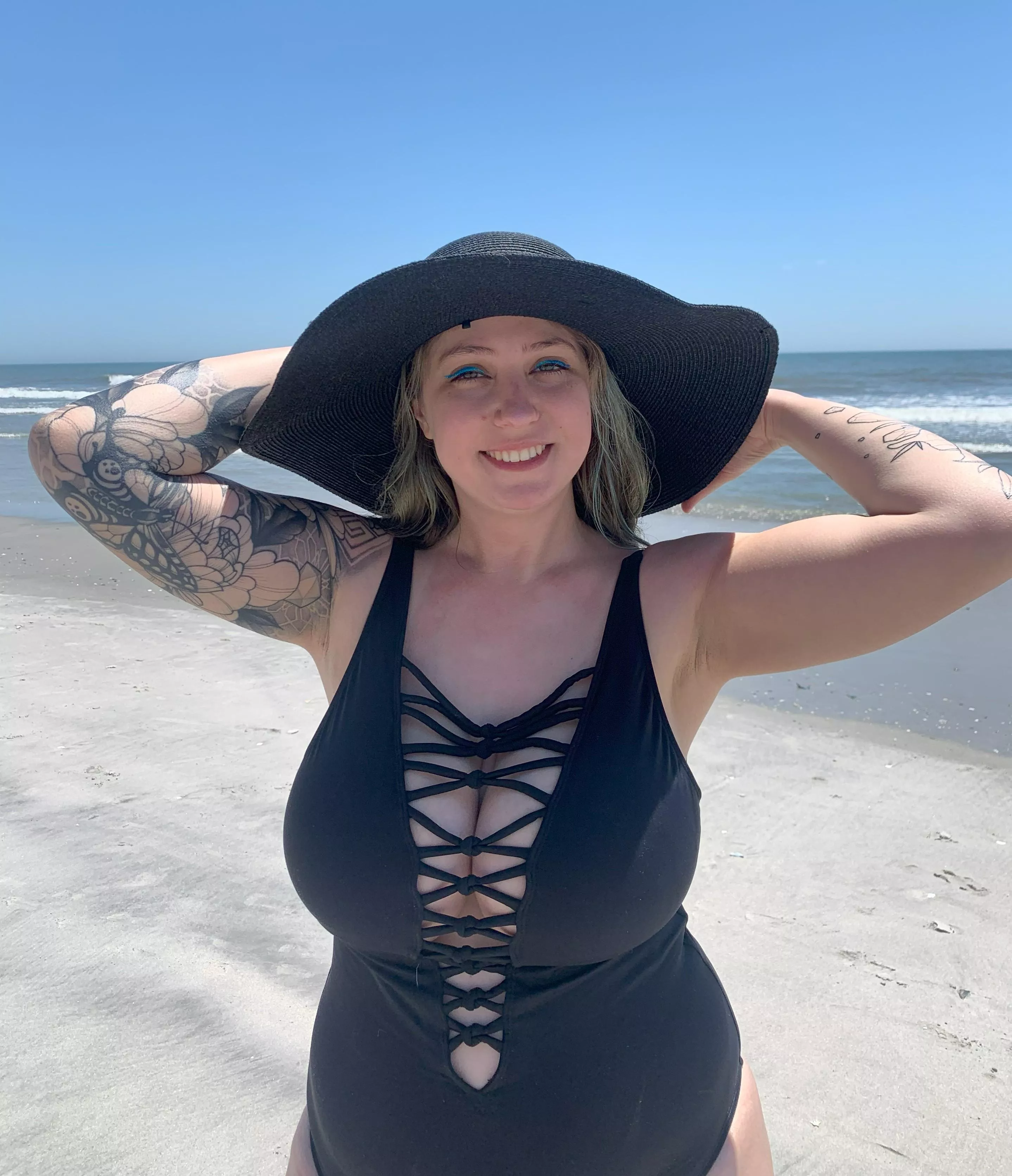 Goth mommies love the beach too posted by LightRaePlays