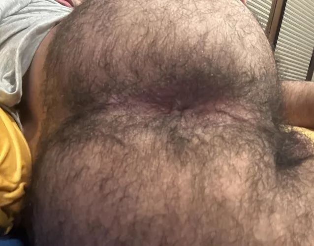 hairy ass but smooth back? do i groom so it blends better? by Healthy_Product_4361