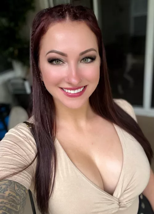 Happy Monday all you beautiful people  by KinkyCurvyKatie