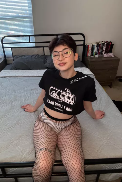 Hello there by Lilithrain66