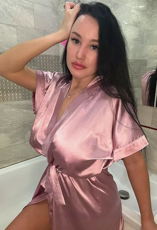 Here's a nude for you in case no one has sent you one today by mivvvy