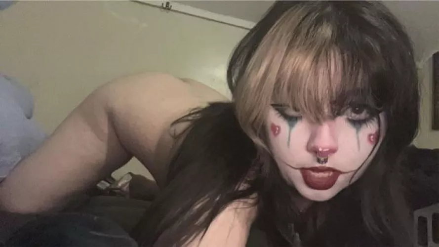 Hi, feeling a little frisky :3 by MojoKittyKate