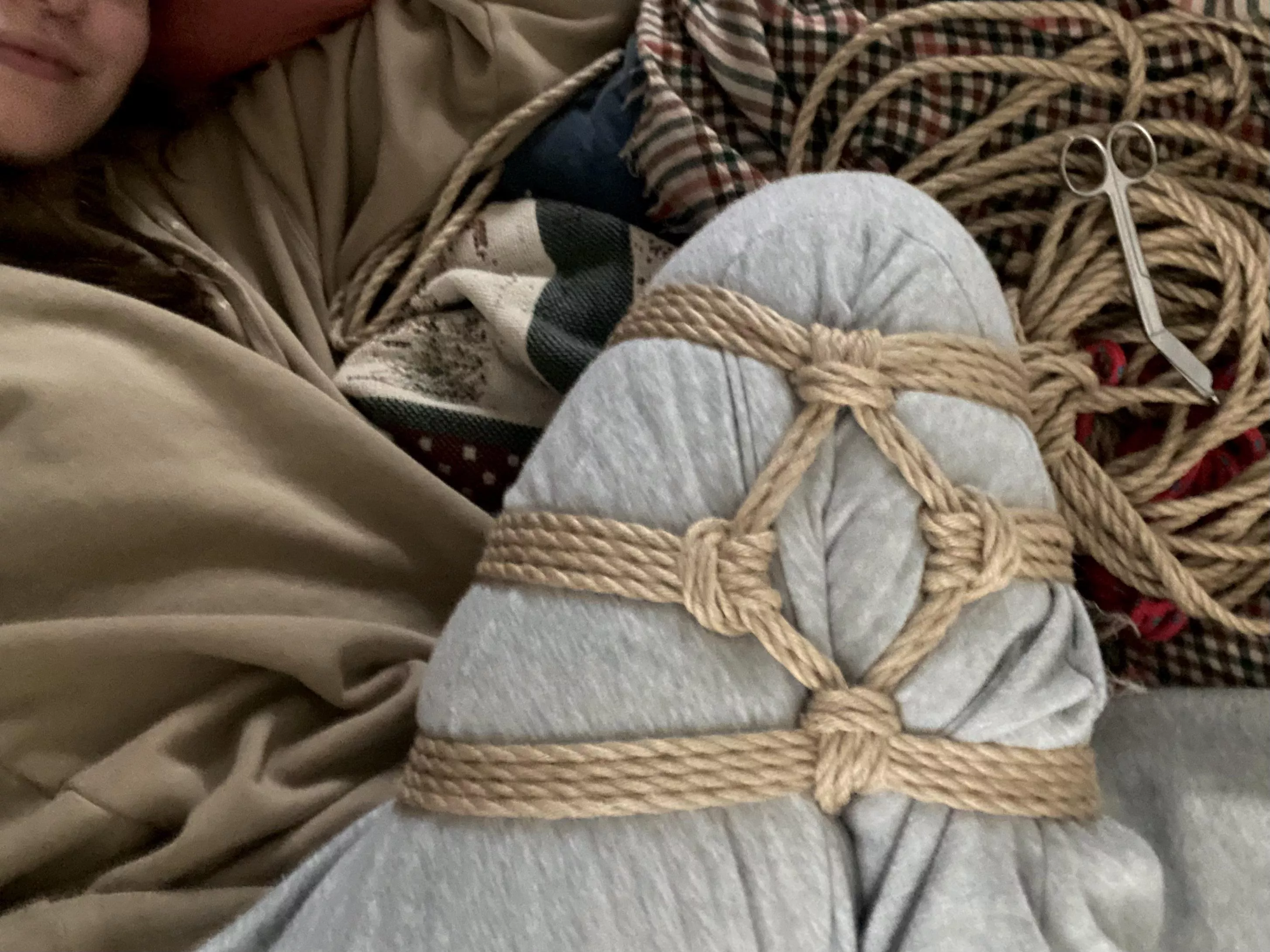 Hi! I did this cozy tie a couple weeks ago from a YT tutorial, but I’ve lost the link! Anyone recognize it? posted by babypigeonfinder