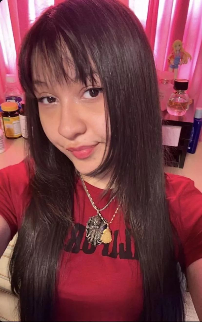 hii guys 😸 what should i listen to! posted by tapefuck