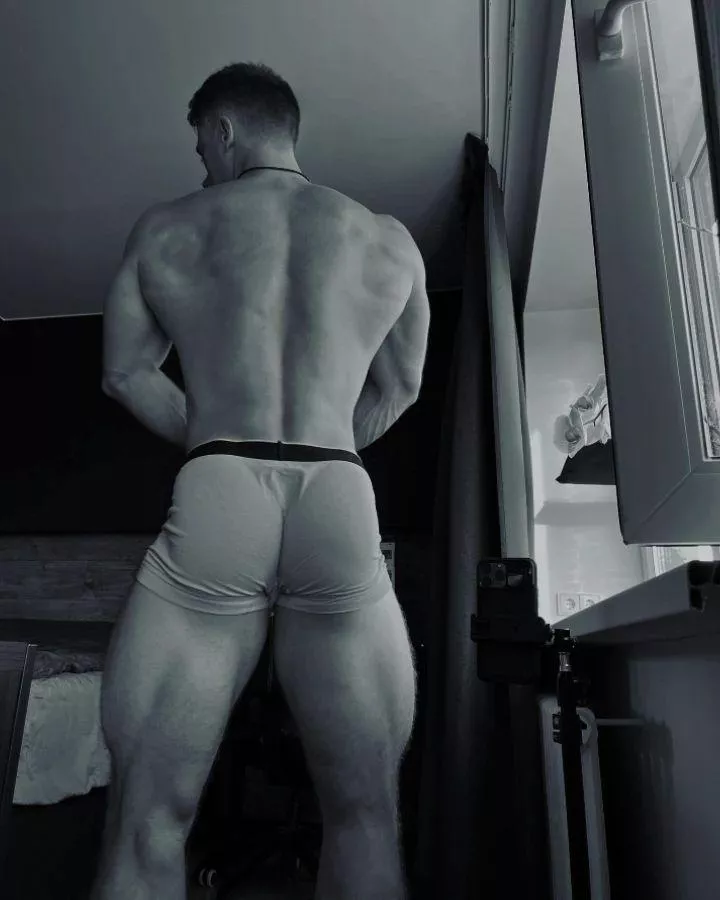 How do I look?  posted by leo_camileo