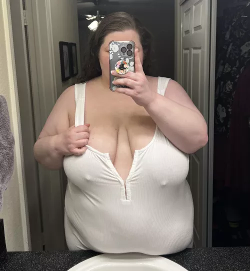 How do I look in white? by arealhandful