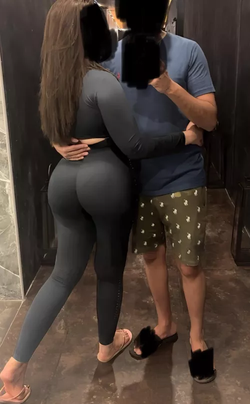 Hows my booty in leggings? by BWJaymes