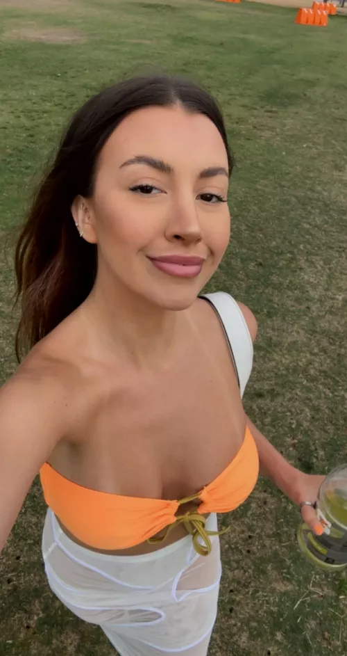 I love this kind of selfies because it always shows off my outfit. by JadedAlyssa