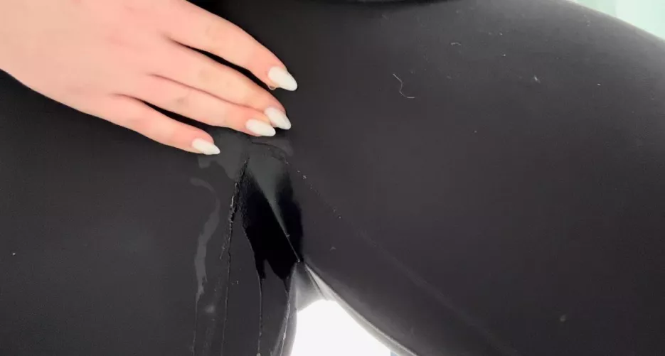 I want a friend who is also into omorashi (22f) by peepo2126