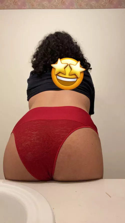 If this gets 25 ups by tonight I’ll put panties on and send purple and red snaps 19 by I-_-like-_-memes-_-