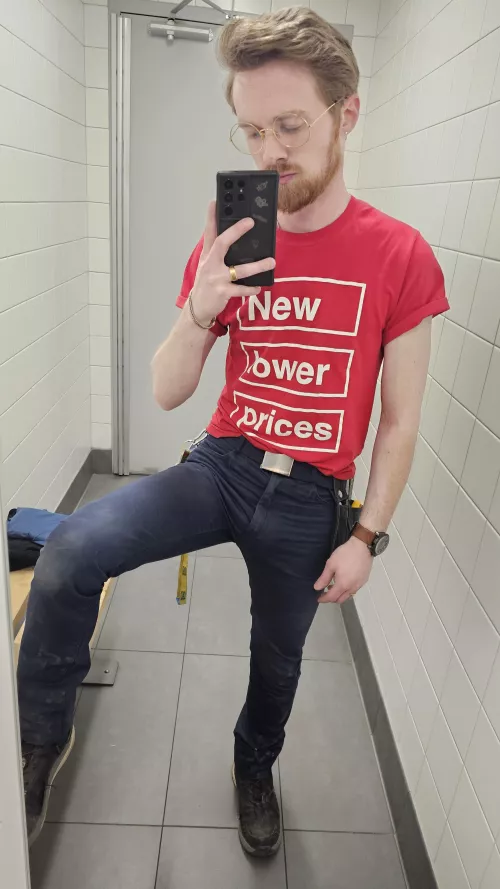 I'm always covered in dirt and dust at work 😑 I seem like the only one lol by chasethedick