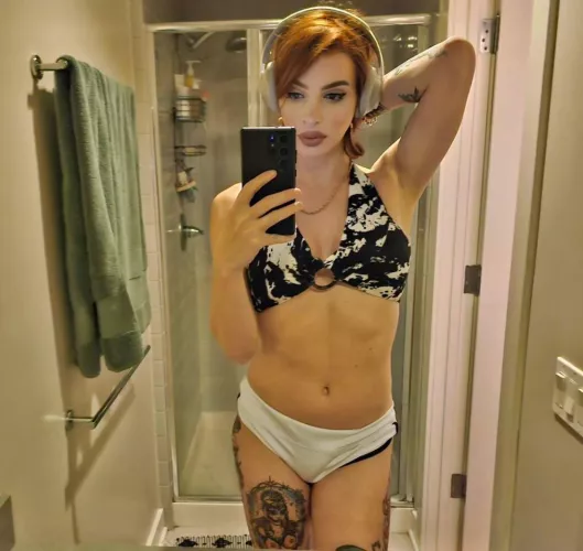 I'm nicer when I like my outfit [f] by janie_blade