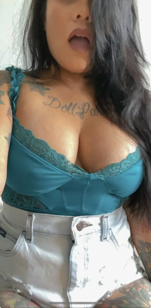 Milf is looking to have fun and get wet by tattedtoez
