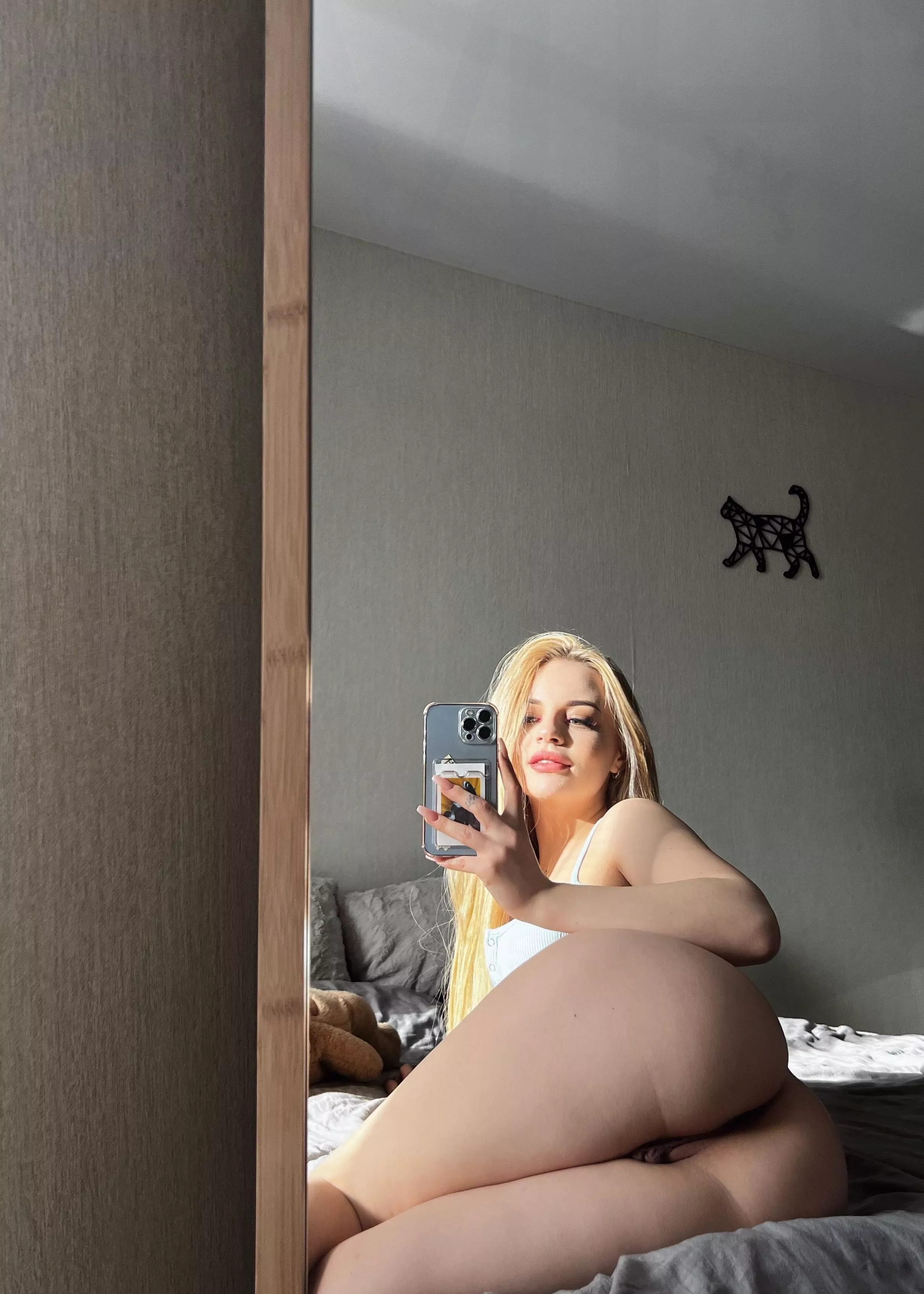 Nowhere to sit could I sit on your lap? posted by Ronfdc