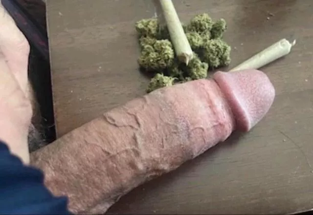 Off early 🤘🏽😮‍💨💨🌿😜 [M] posted by 562curious