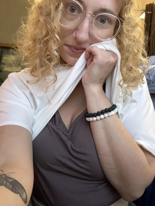 Quick office pic!! by curly_girly69