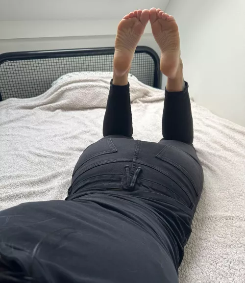 Ready for a foot fetish fantasy? My soles are waiting on your bed. 💦 by Pixiesoles23_