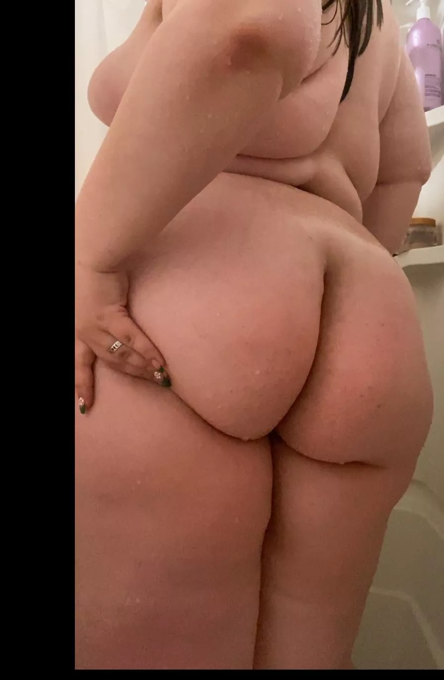 Showering alonee :( posted by Lillie-thecutest