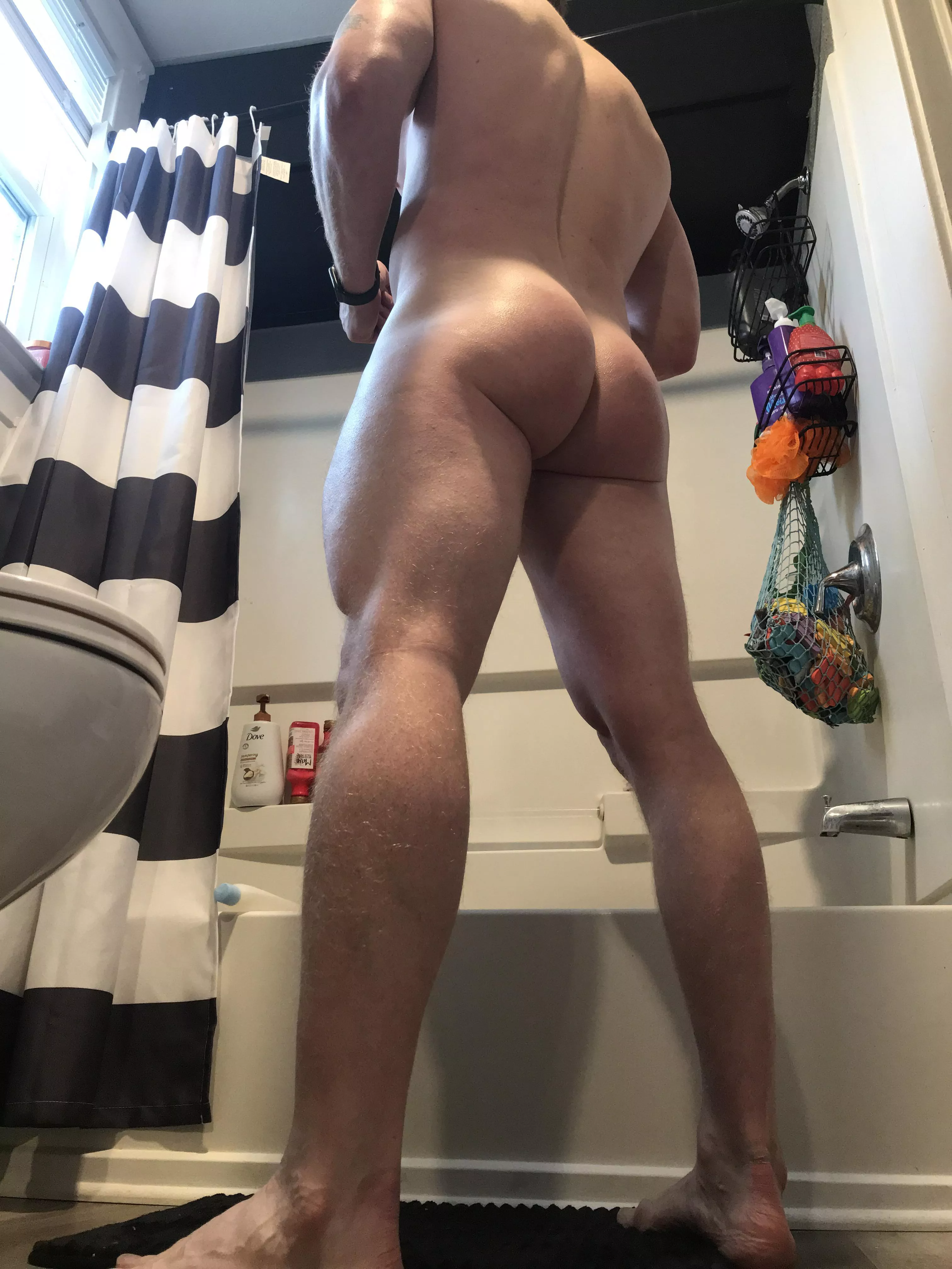 Strong legs = beautiful ass posted by orangeman8101
