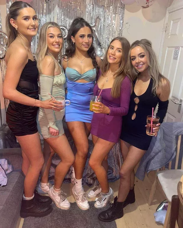 Tight dresses [5] posted by Dizzy-University-902