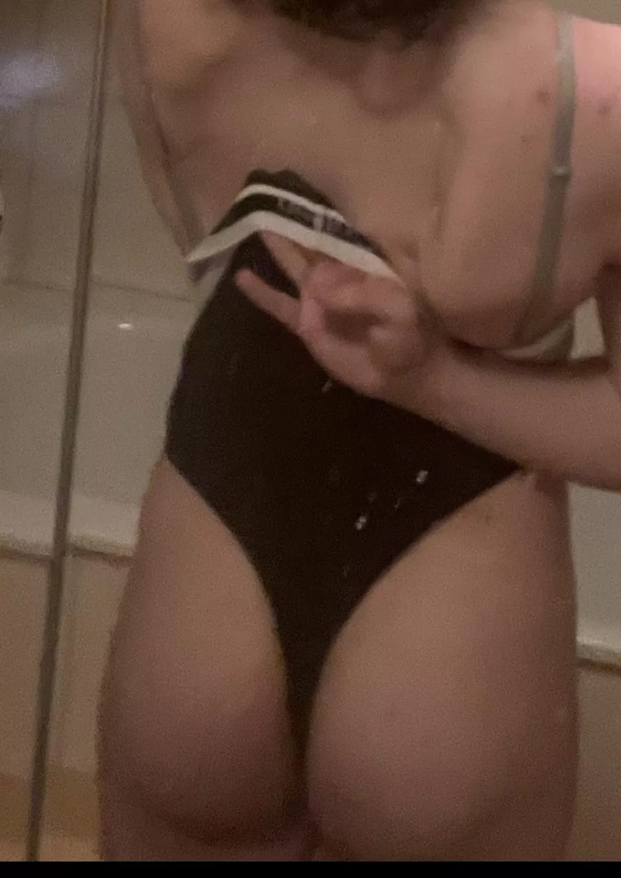 Wedgie in black CK posted by Ro_Stocki