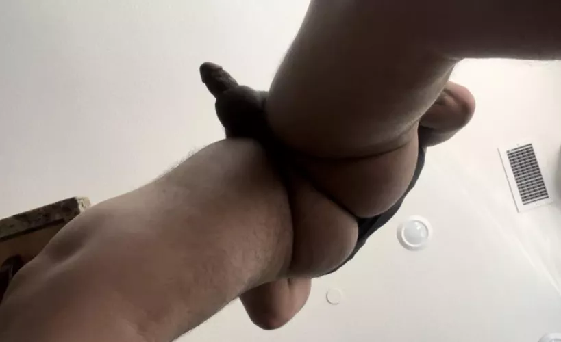 What’s the first thing you noticed ? by theyounggpapichulo