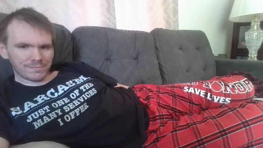 Yo! I'm a bored, kinda lonely, 35yo dude stuck at home since my friends are all busy and I have no life. Would gladly welcome DMs to talk about nerd stuff.  by Key-Master26