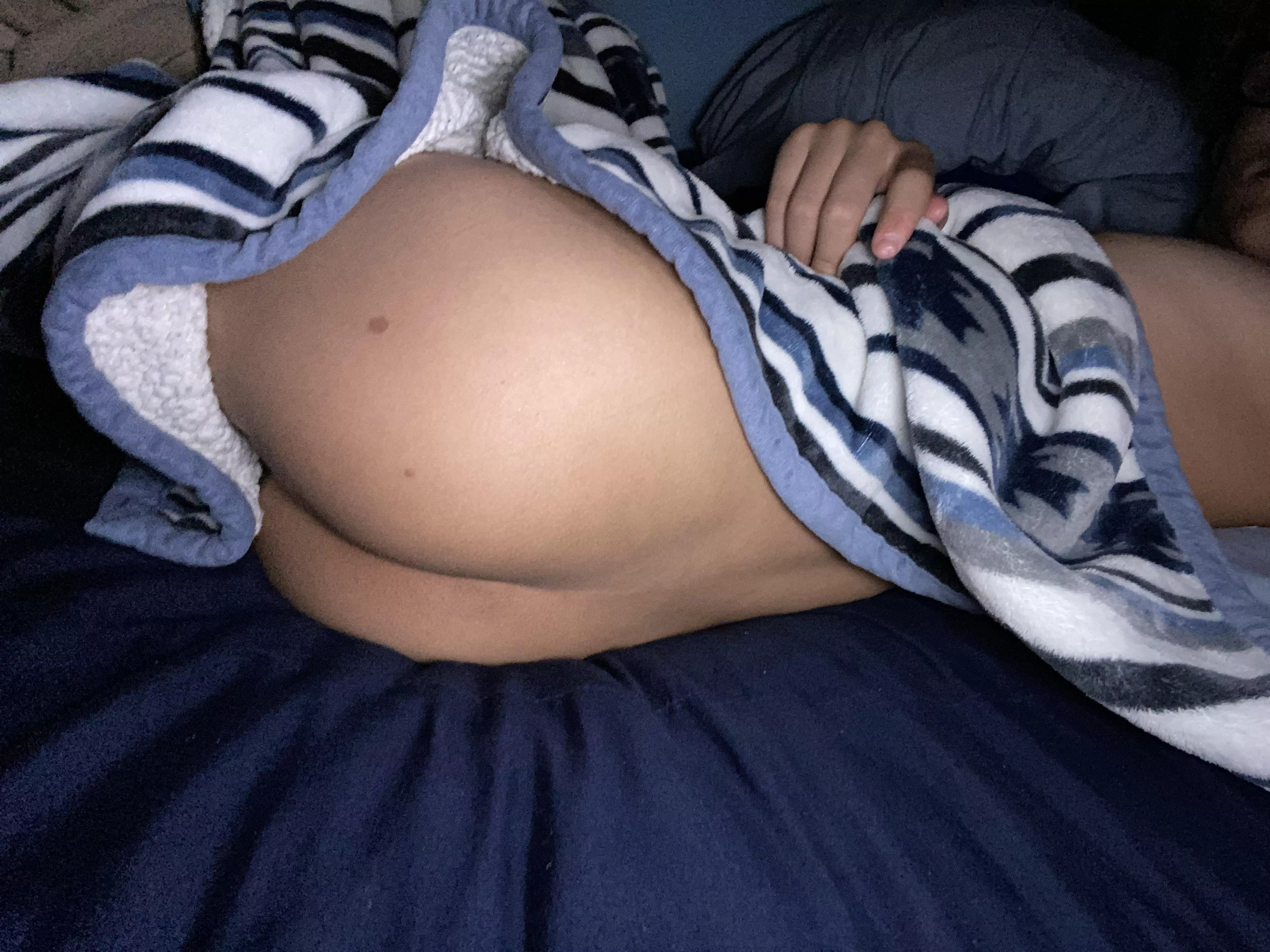 You wake up next to me what’s your next step? posted by AlexThighHigh