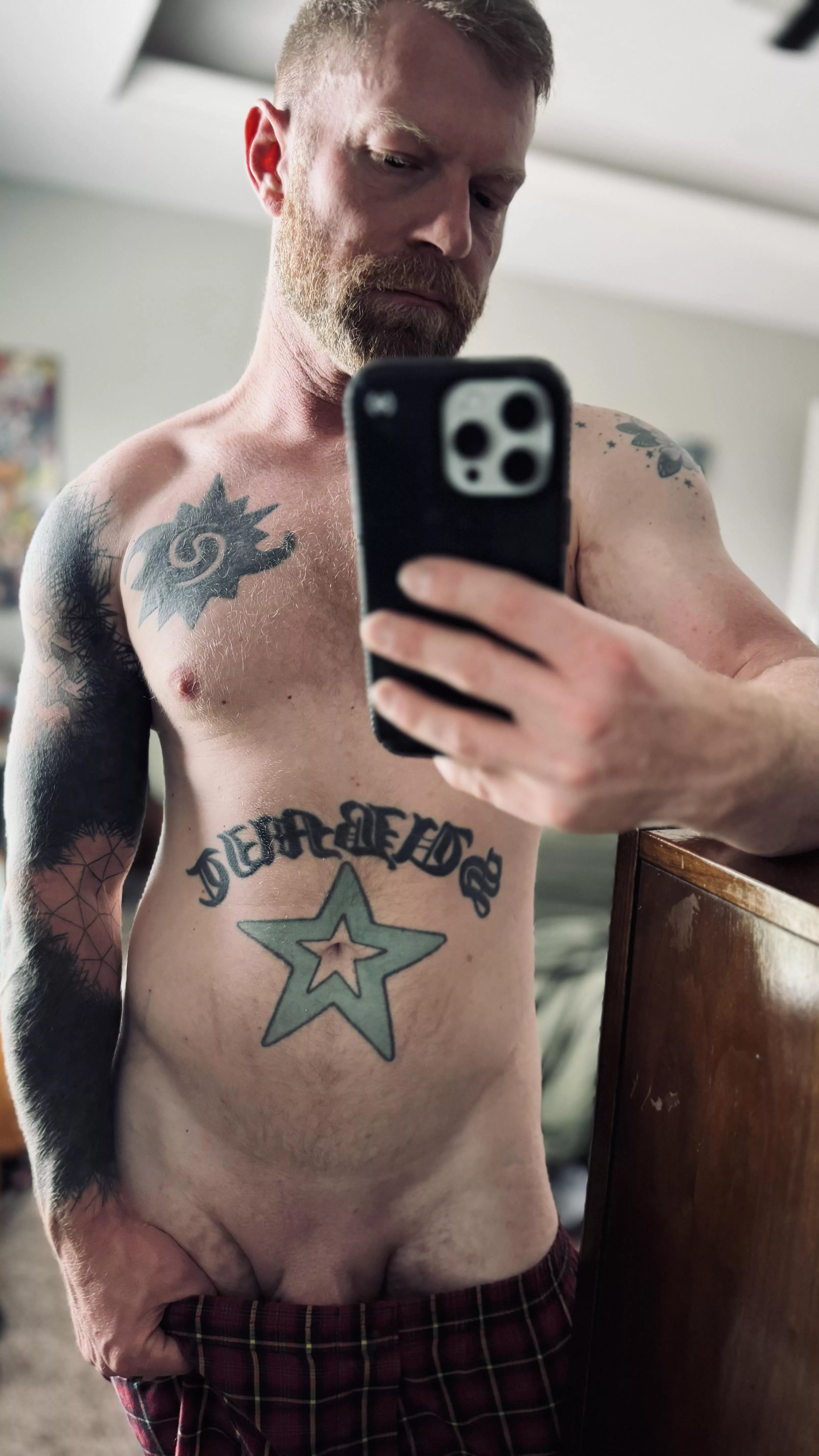 [39] Just finishing the post-gym shower posted by victorvansing