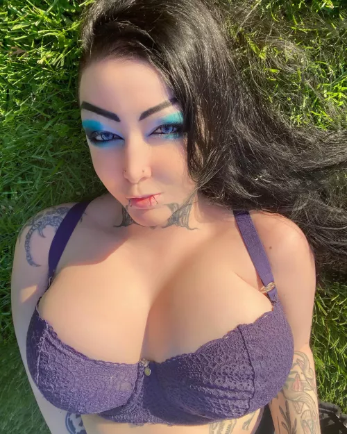 A beautiful spring day can even bring color out of a goth bitch 🖤 by _Sinkai_