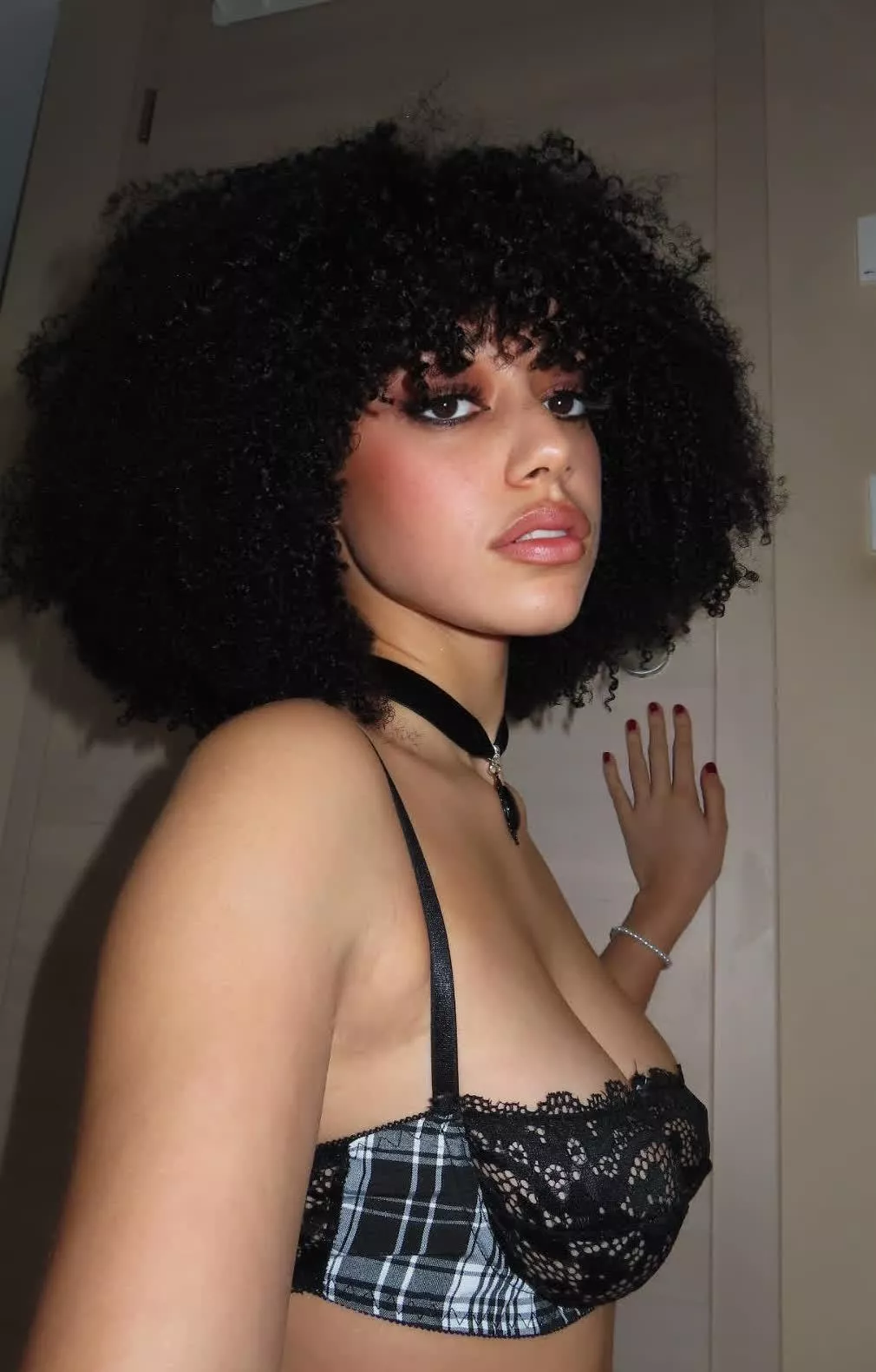 Brazilian x American posted by Samiraxoxodarky