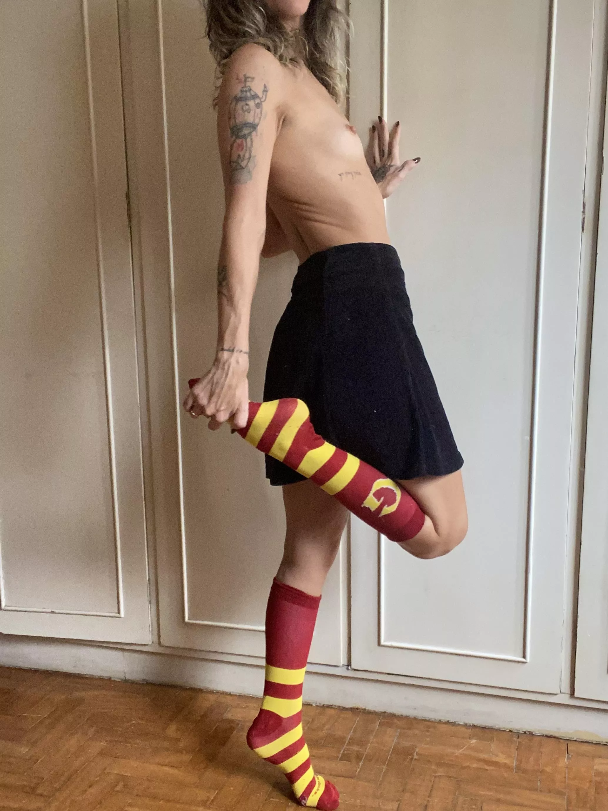 Do i look cute with my gryffindor sock? posted by Traditional-Quote390