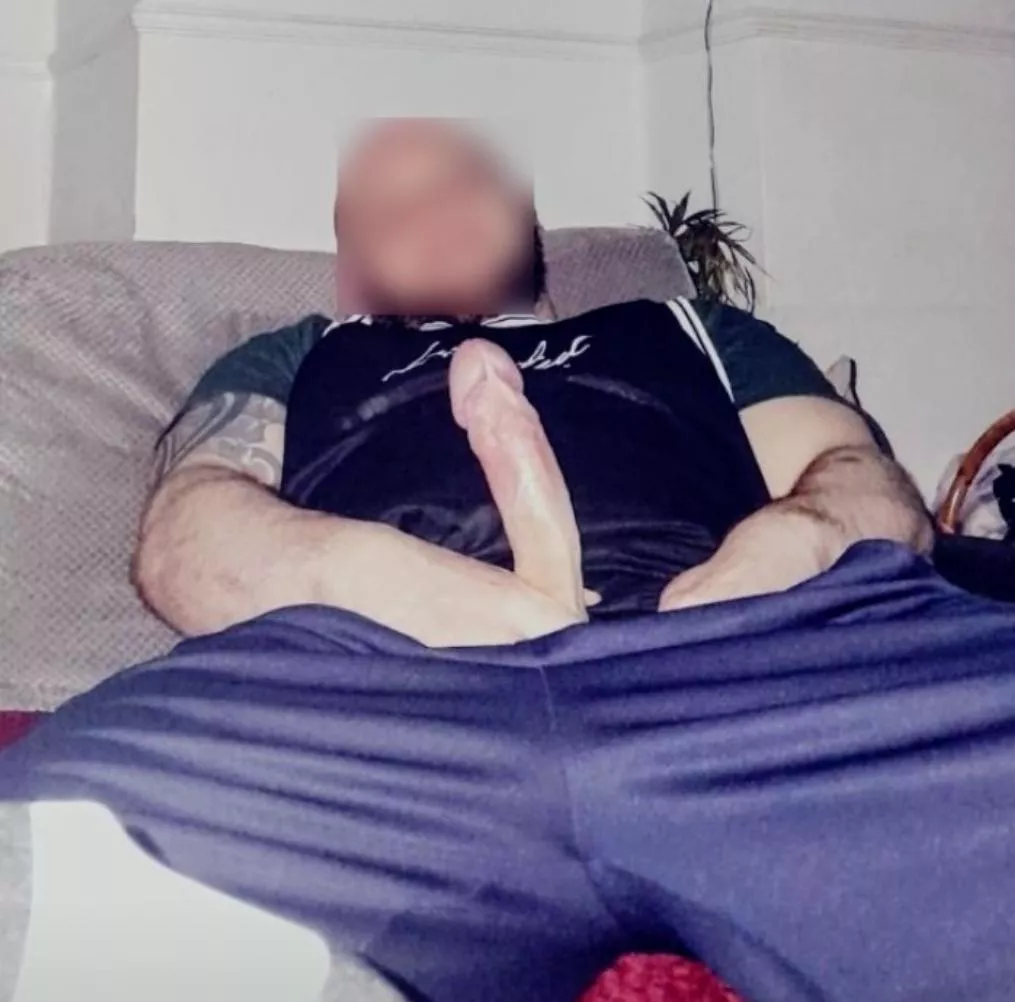 Do you enjoy looking at a straight mans cock? posted by WaterFresh199