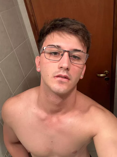 Glasses or no? by itscameron_
