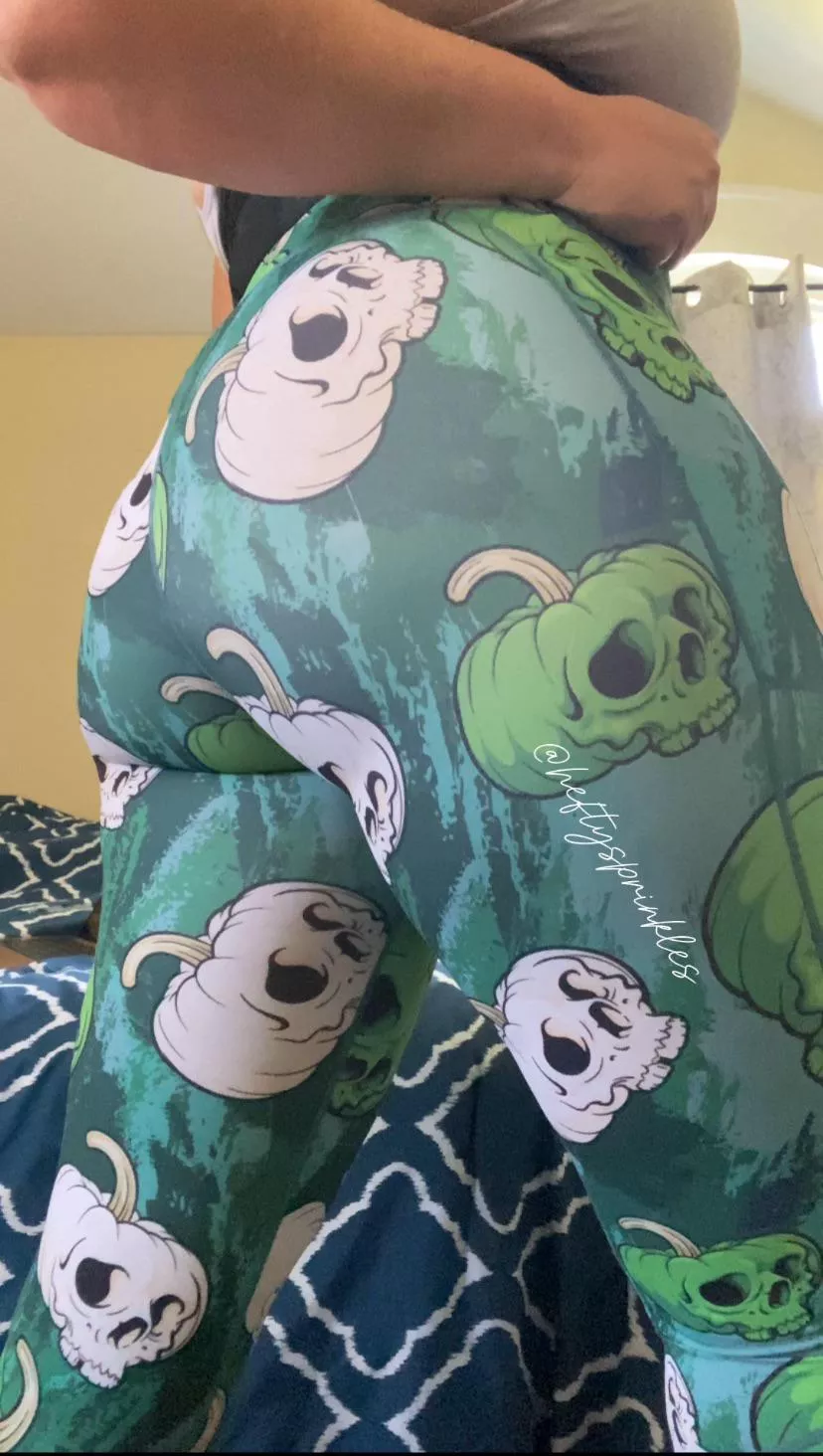 Had to show off my Halloween print leggings before I hit the gym  posted by Hefty-Sprinkles-7531