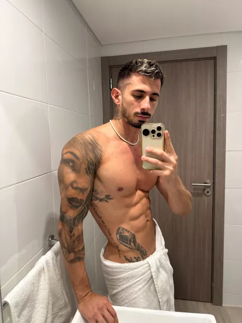 Hello! Just going to the shower and you? by Marionesz